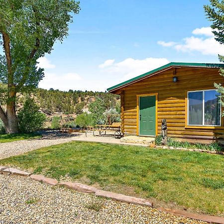 The Park Cabin At Mount Carmel Motel And Rv Park Exterior photo