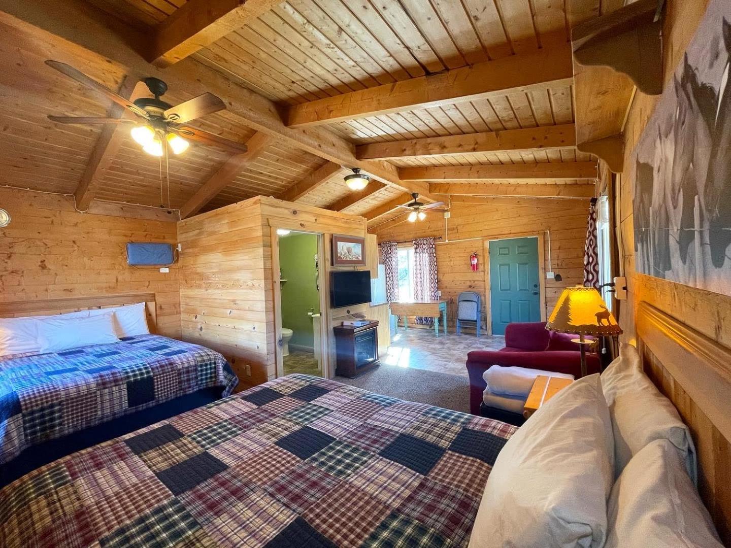 The Park Cabin At Mount Carmel Motel And Rv Park Exterior photo