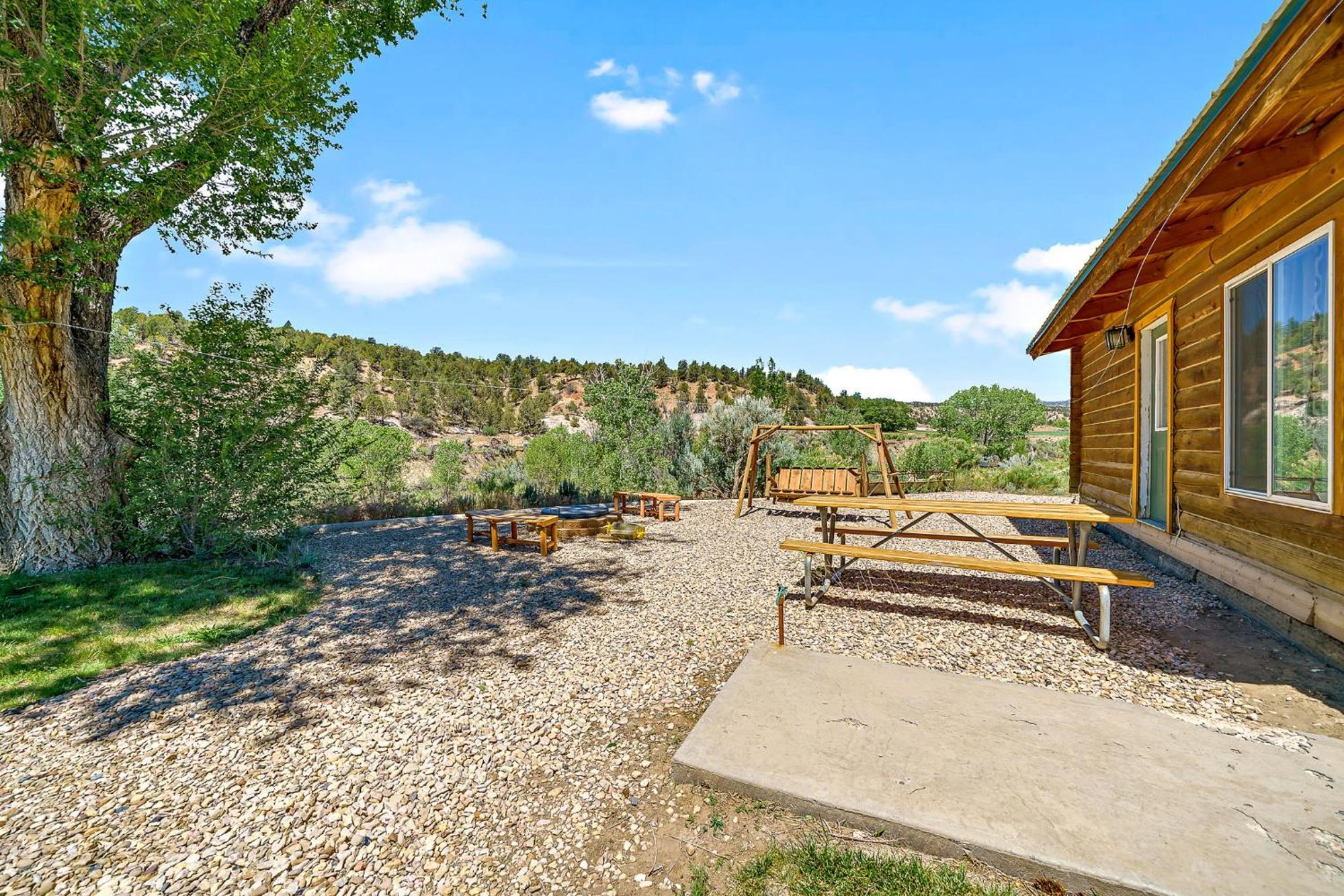 The Park Cabin At Mount Carmel Motel And Rv Park Exterior photo