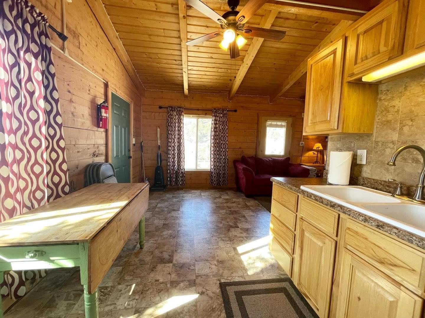 The Park Cabin At Mount Carmel Motel And Rv Park Exterior photo