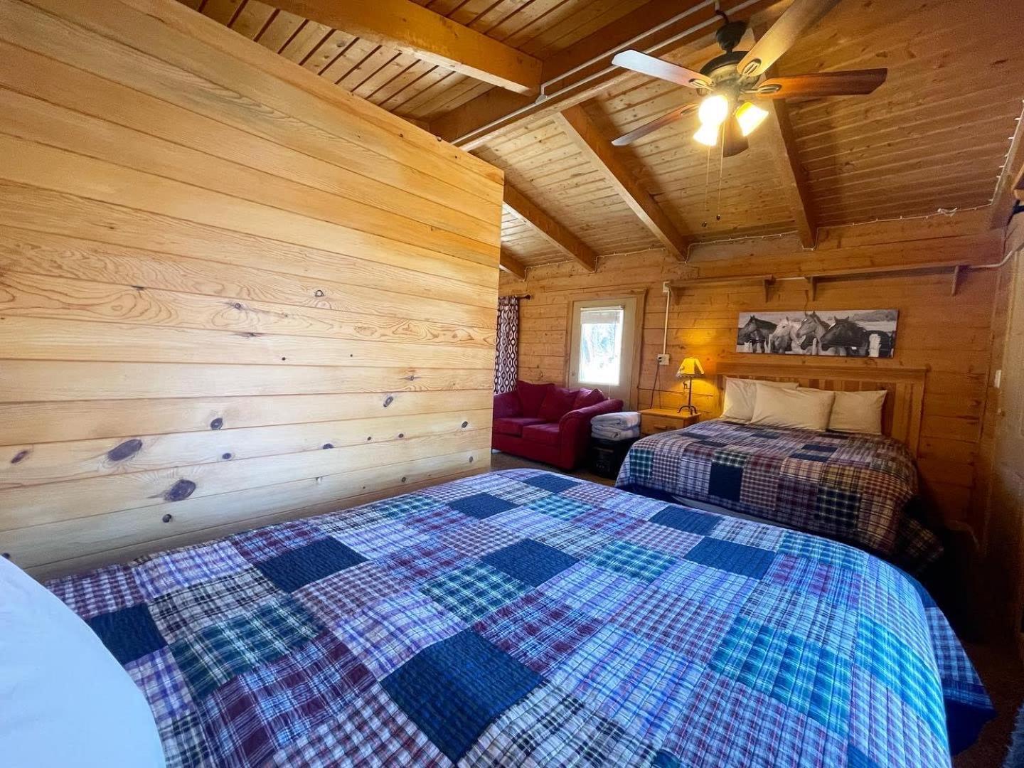 The Park Cabin At Mount Carmel Motel And Rv Park Exterior photo