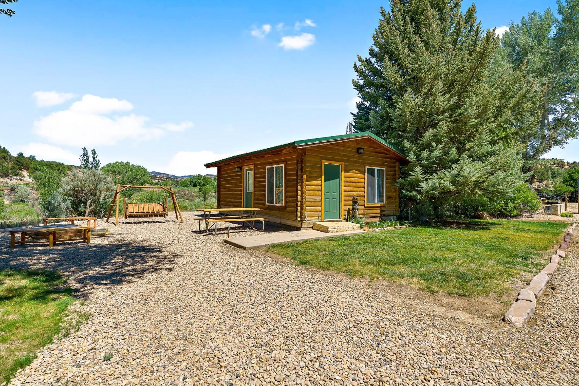 The Park Cabin At Mount Carmel Motel And Rv Park Exterior photo