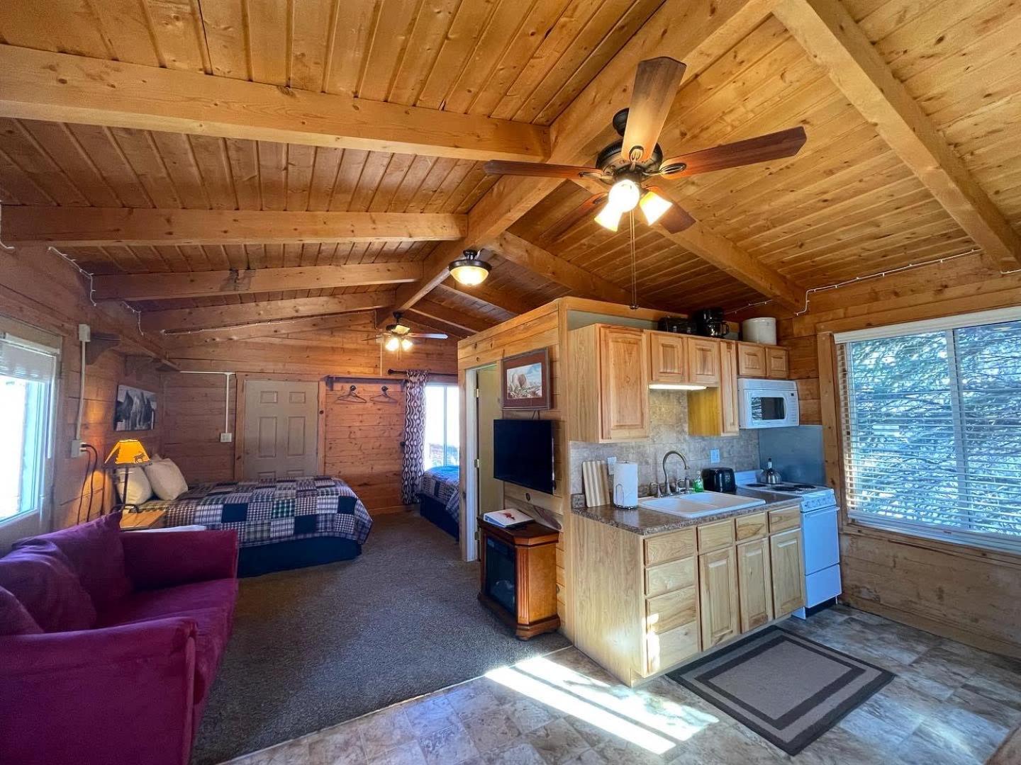 The Park Cabin At Mount Carmel Motel And Rv Park Exterior photo