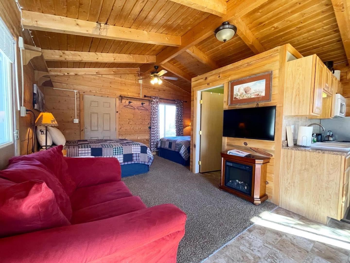 The Park Cabin At Mount Carmel Motel And Rv Park Exterior photo